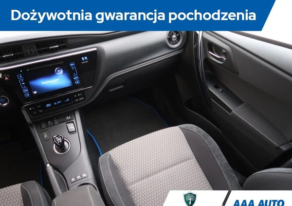 Toyota Auris cena 77000 przebieg: 44040, rok produkcji 2017 z Jedwabne małe 301